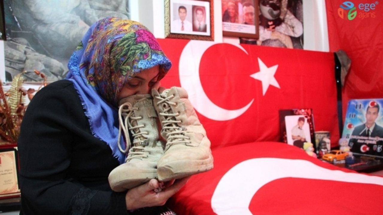 Şehit ailesi oğullarından kalan hatıraların kokusuyla yaşıyor