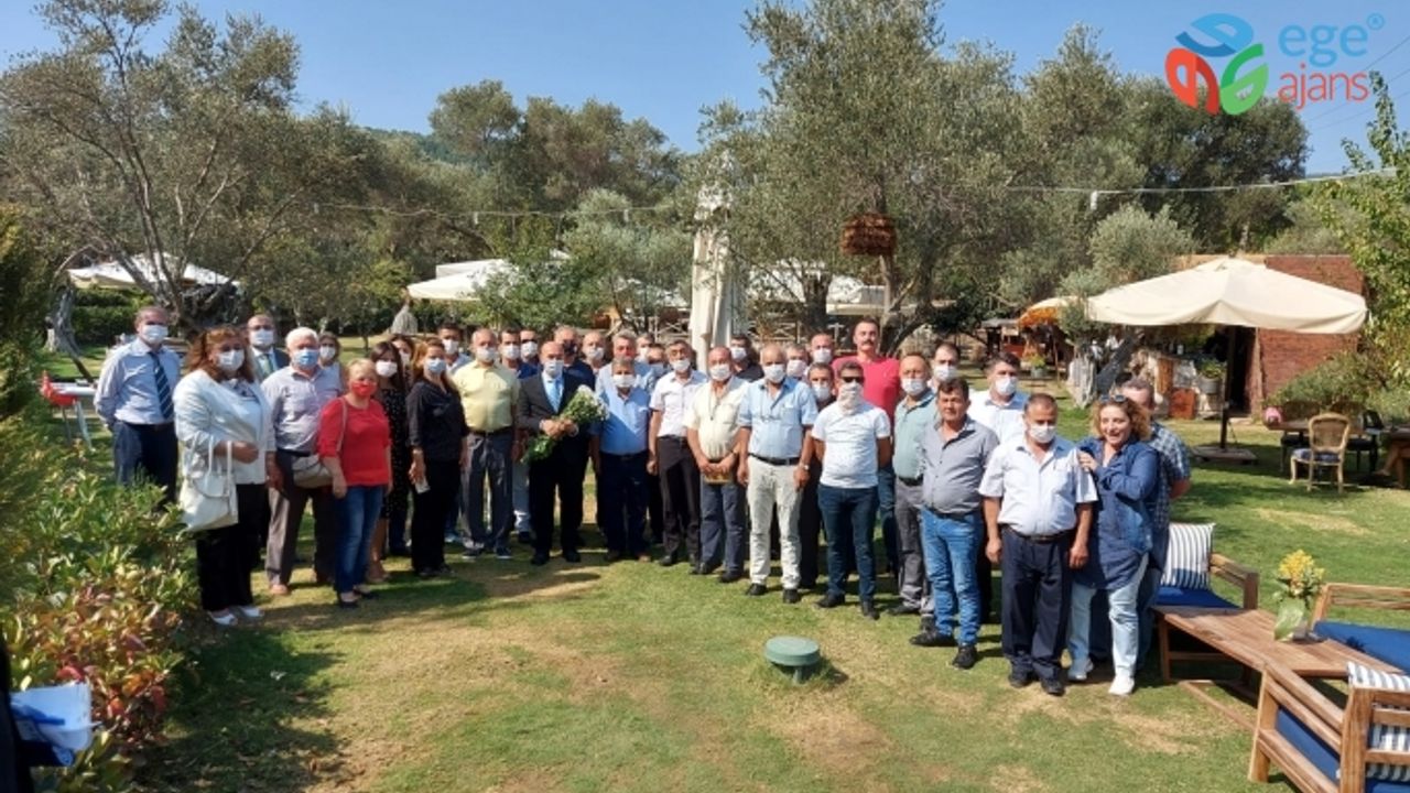 Başkan Tunç Soyer Urlalı muhtarlar ile buluştu:  “Zor günleri el ele aşacağız”