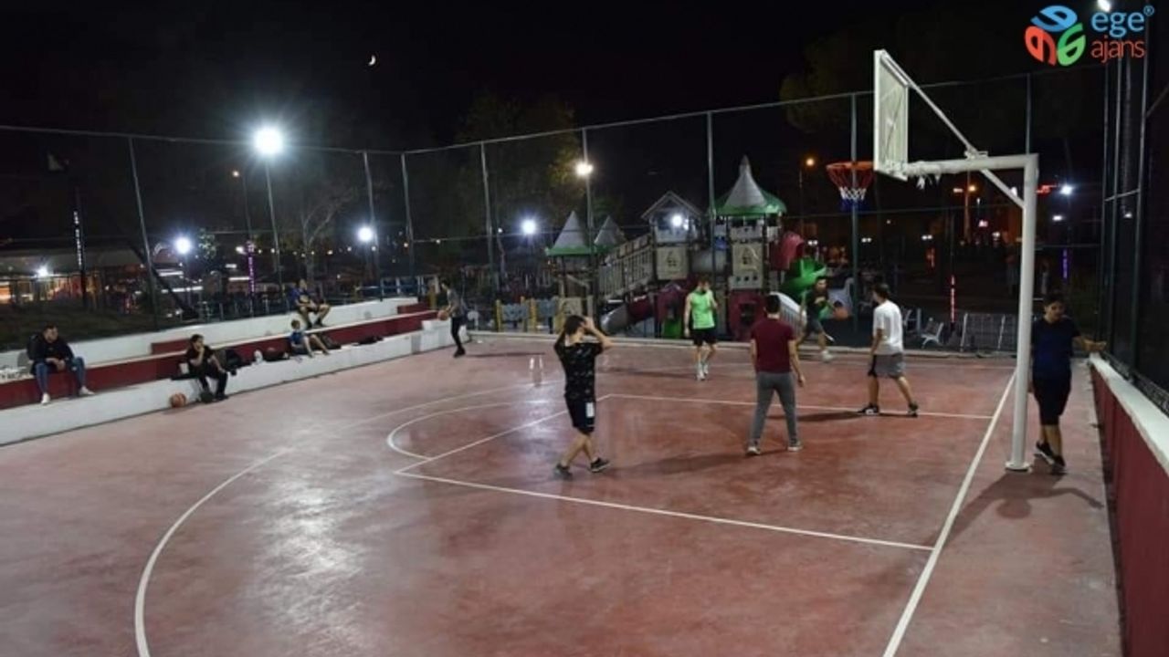 Çan Belediyesi yeni basketbol sahası yapımını tamamladı ve mevcut halı saha yeniledi