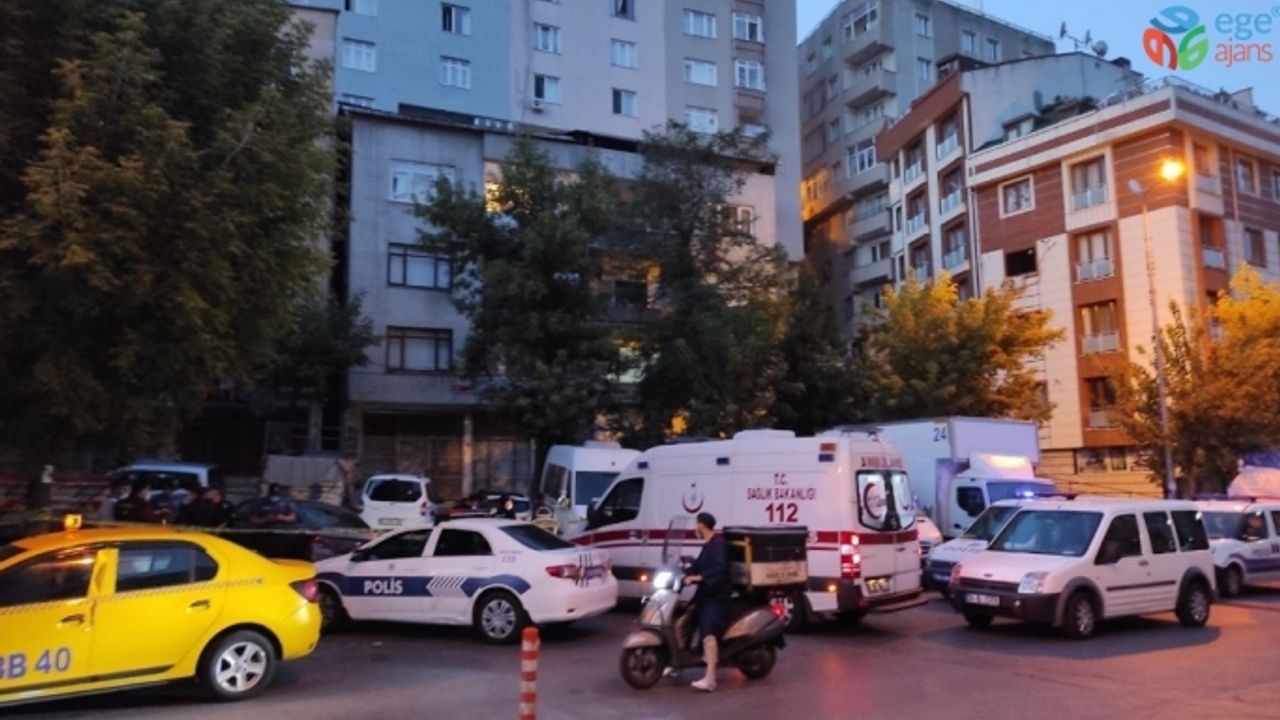 Şişli’de bir kişi börekçiden aldığı bıçakla cadde üzerinde tartıştığı kişiyi öldürdü