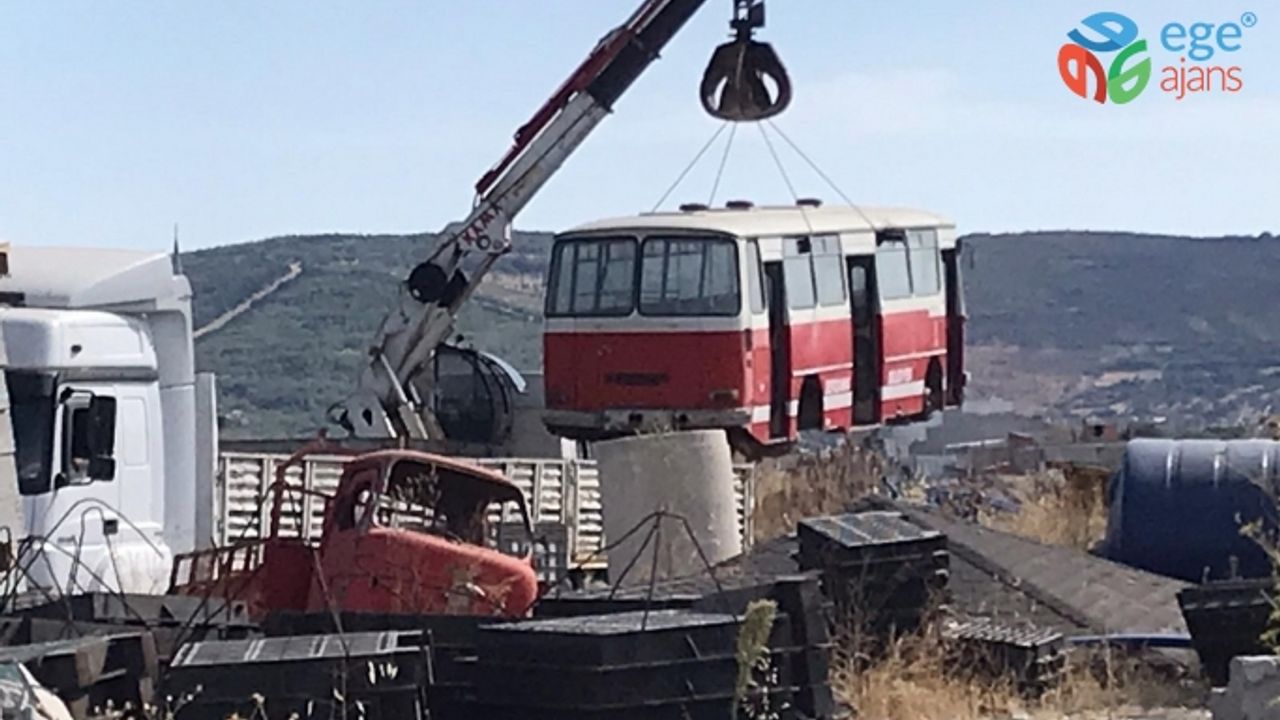 Bergama Belediyesi kullanım ömrünü tamamlayan araç ve gereçlerden kurtuluyor