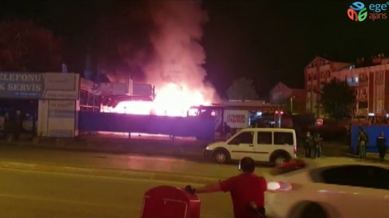 Sancaktepe’de oto yıkama kuaförü alev alev yandı; 1 yaralı