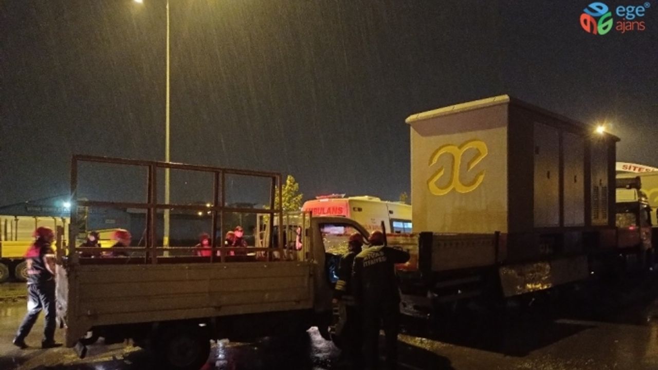 Sivas’ta kamyonet park halindeki tıra arkadan çarptı: 1 yaralı