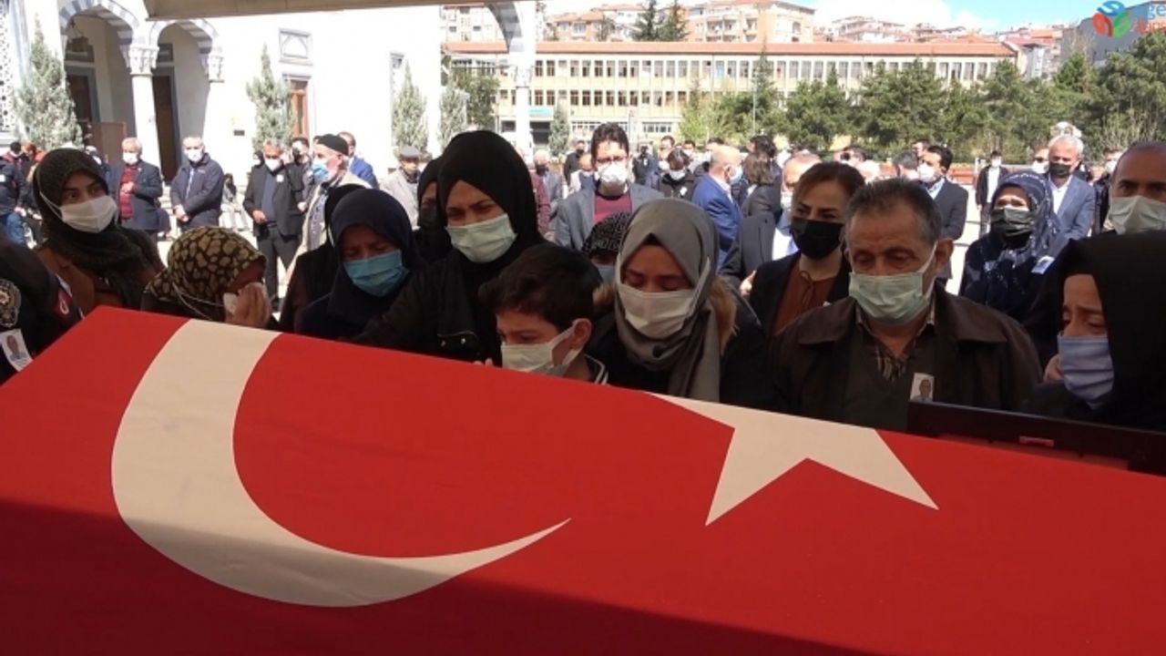 Trafik kazasında hayatını kaybeden polis memuru son yolculuğuna uğurlandı