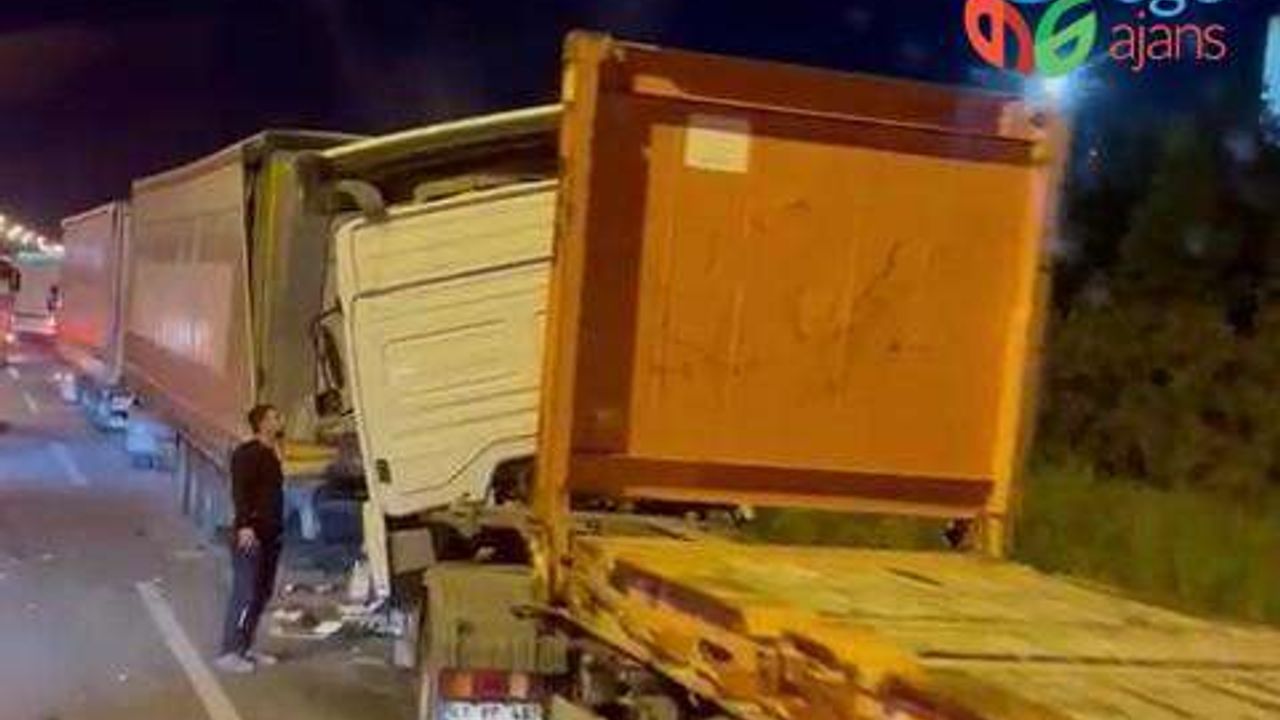 TEM Otoyolunda 3 tır birbirine girdi:1 ağır yaralı