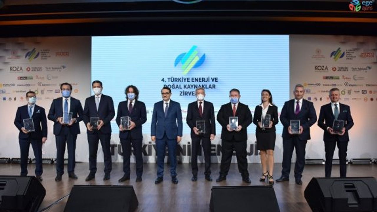 Enerji ve Doğal Kaynaklar Zirvesi’nde enerji şirketine ödül