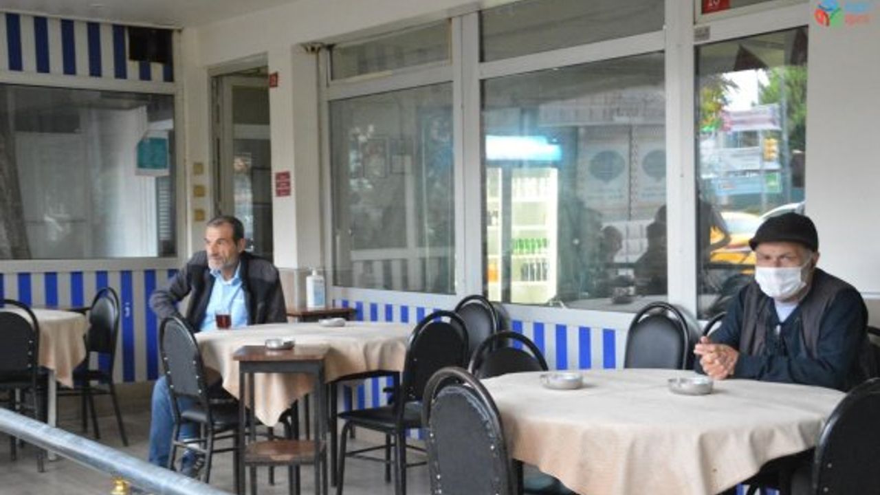 Kafe, kahvehane ve restoranlar bu sabah itibariyle hizmet vermeye başladı