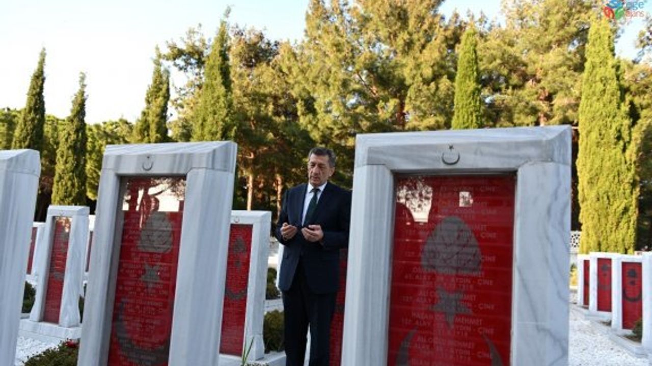Milli Eğitim Bakanı Selçuk, Çanakkale Şehitler Abidesi’ni ziyaret etti