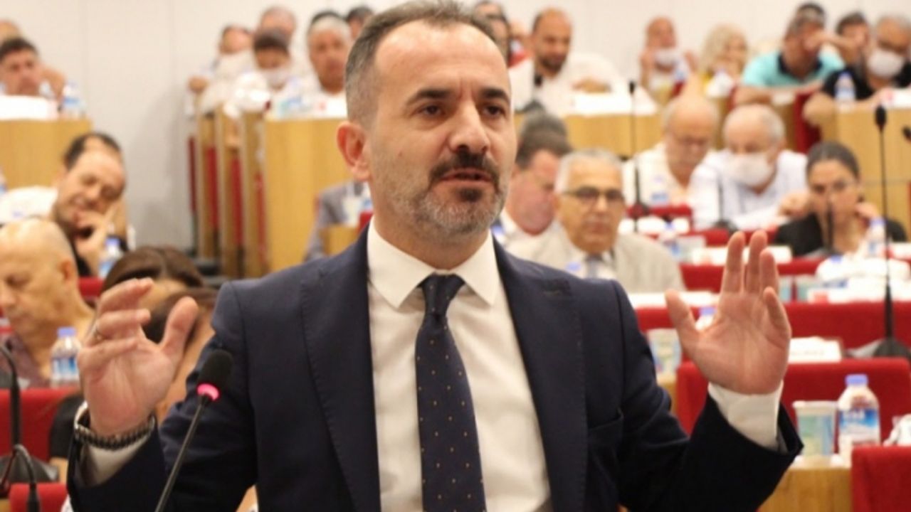 AK Partili Hızal'dan hizmet binası çıkışı: İzmirli sizden ümidi kesti