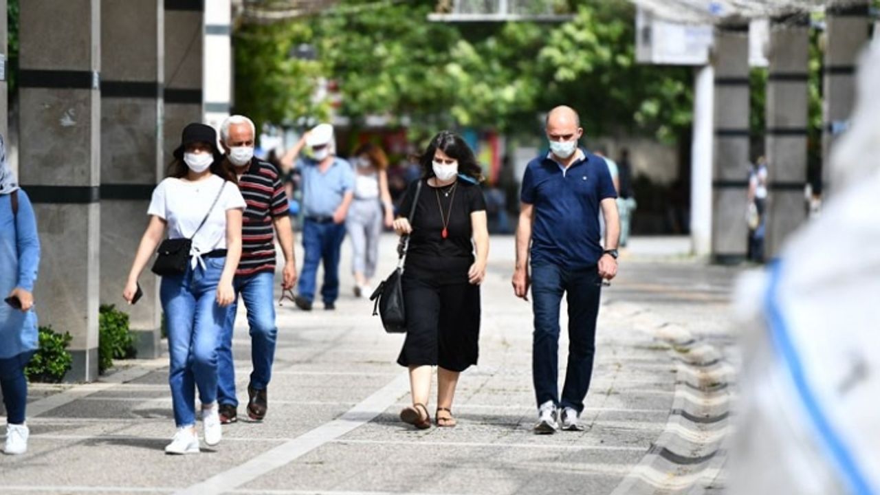 Bakan Koca illere göre haftalık vaka sayısını açıkladı
