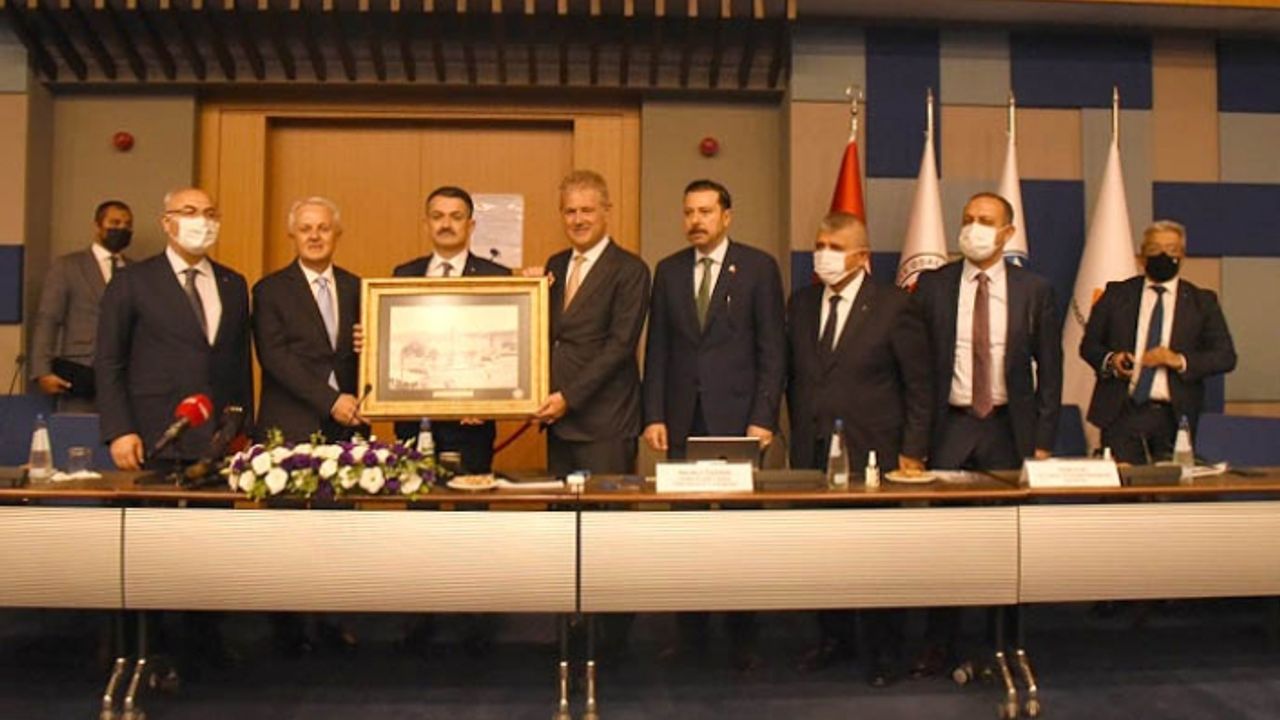 Bakan Pakdemirli: İzmir çalışan ve üreten bir kent