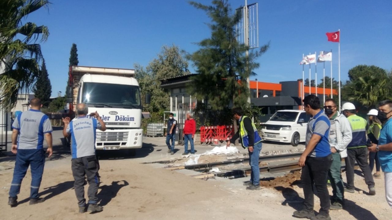 Çiğli Tramvayı inşaatında sanayici krizi! Fabrikalara giriş-çıkış yapılamıyor...