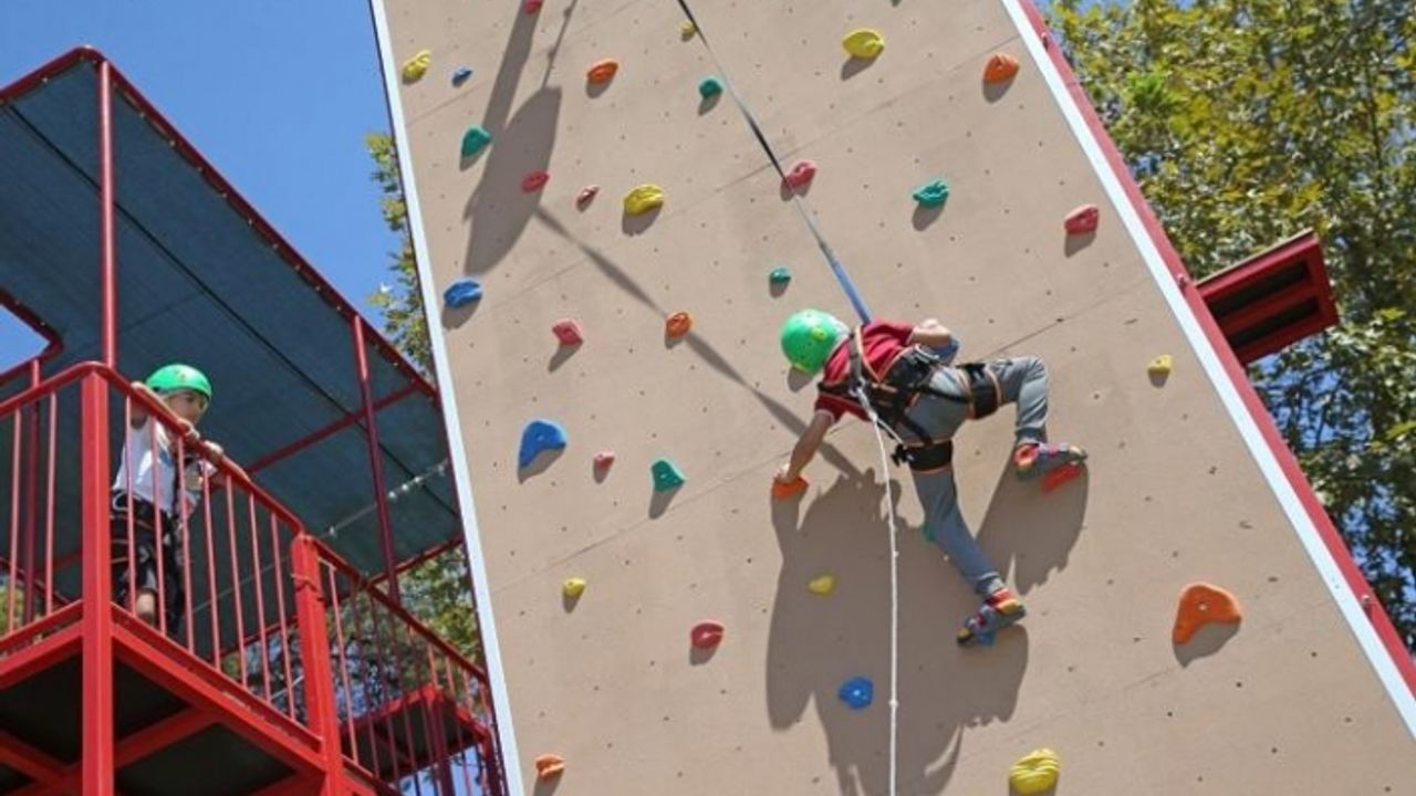 Karşıyaka’da “Macera Parkı” ziyaretçilerini bekliyor
