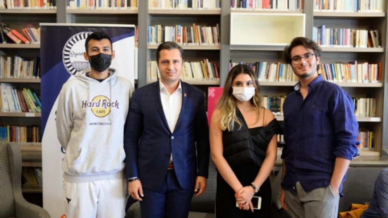 CHP'li Yücel üniversitelilerle buluştu: Bu iktidarın tuzağına düşmeyin