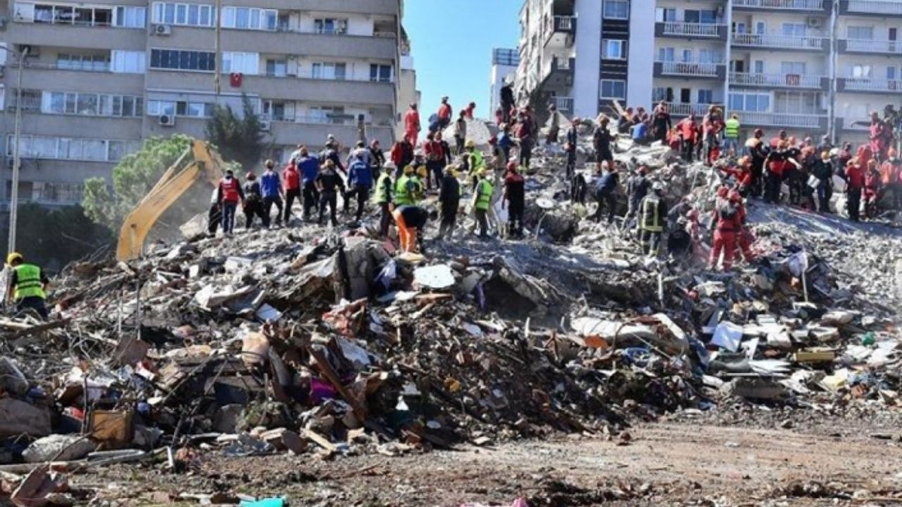 Depremde yitirilen canlar Çiğli'de unutulmayacak