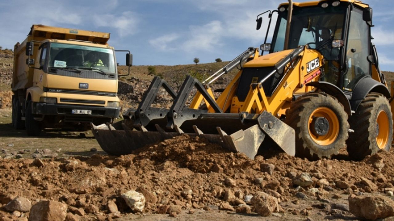 Aliağa'da kırsal mahallelerdeki çalışmalar tüm hızıyla sürüyor