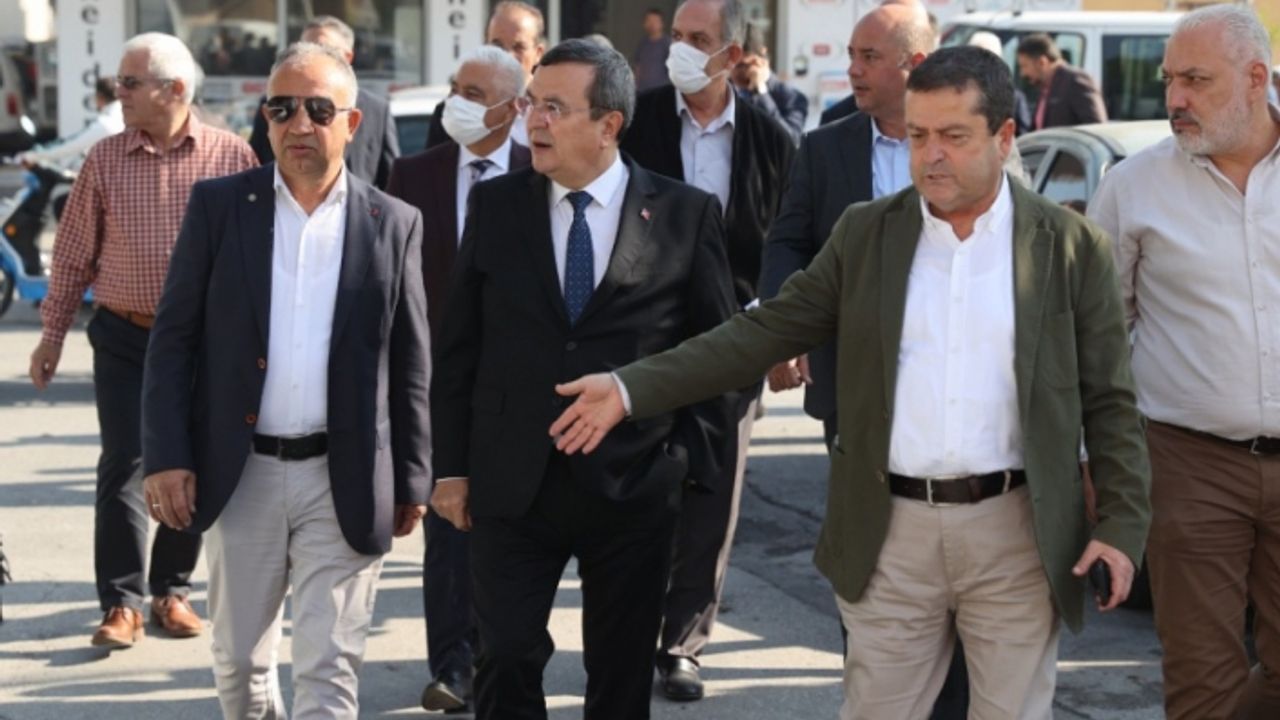 Başkan Batur Gıda Çarşısı esnafını dinledi: Çözüm için buradayız