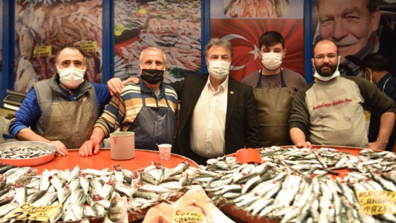 Başkan İduğ esnaf ve vatandaşların sorunlarını yerinde dinliyor