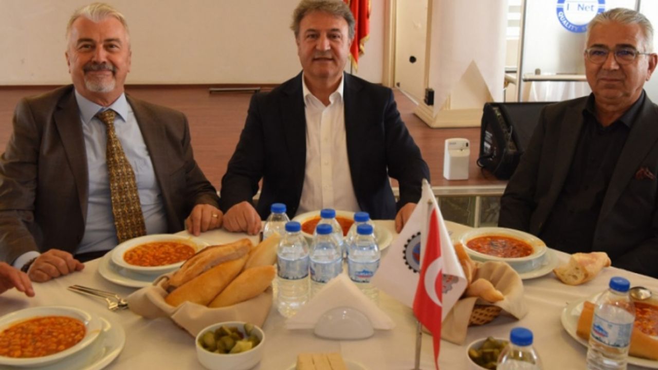 Başkan İduğ esnafın sofrasına konuk oldu