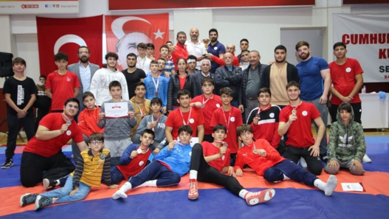 Bayraklı'da geleceğin sporcuları ödüle doymadı