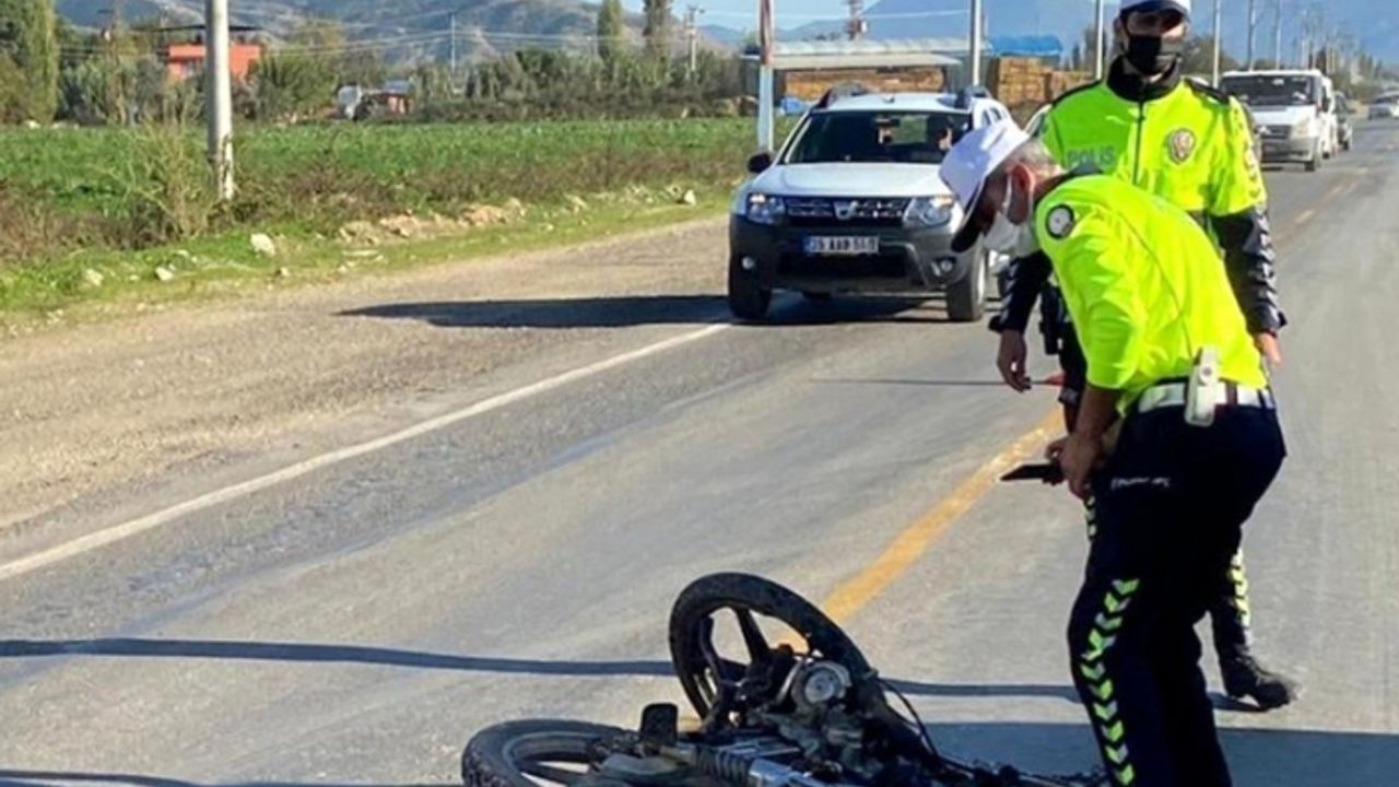 Hafriyat kamyonuna çarpan motosiklet sürücüsü olay yerinde can verdi