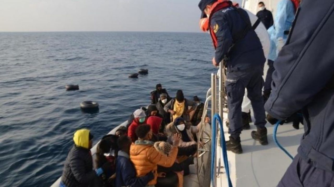 İzmir açıklarında 59 düzensiz göçmen kurtarıldı