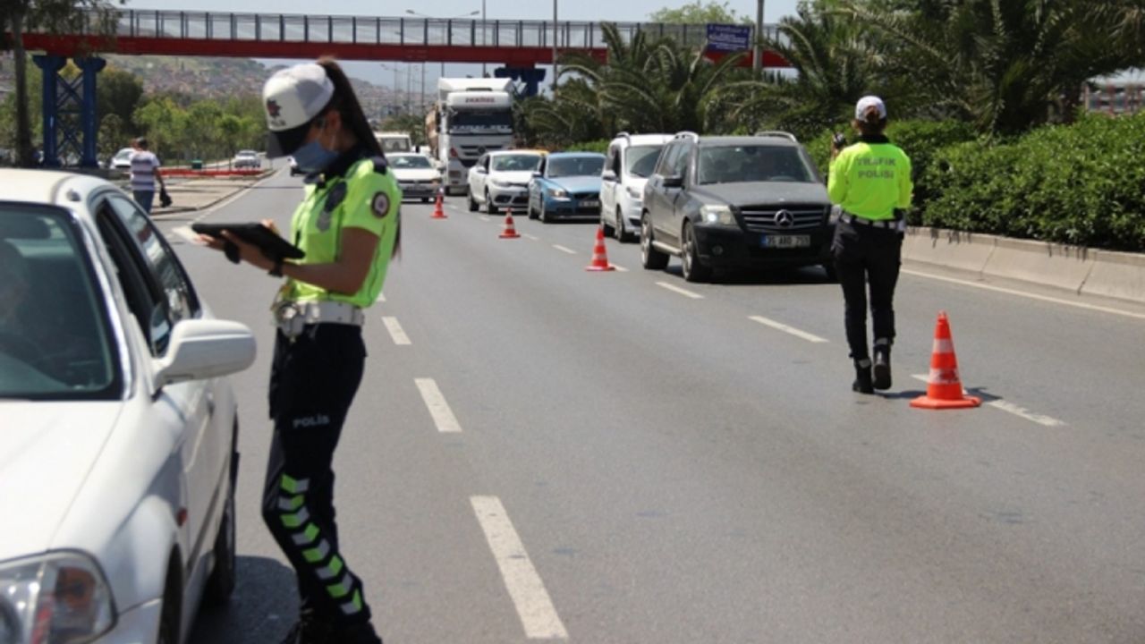 İzmir'de haftalık trafik denetimi: Sürücülere ceza yağmuru