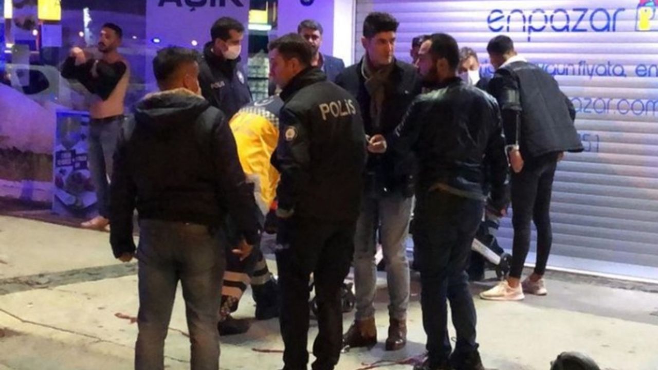 İzmir'de iki grup arasında bıçaklı kavga: 1'i ağır 2 yaralı