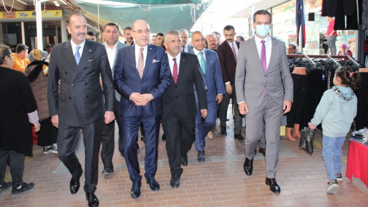 MHP'li Şahin'den İzmir programı değerlendirmesi: İzmir Pagosa değil, vatana sahip çıkıyor