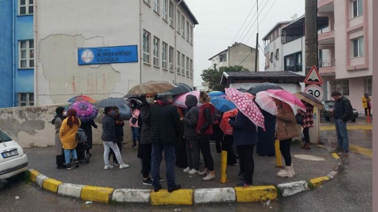 İzmir'de okulda taciz iddiası velileri sokağa döktü
