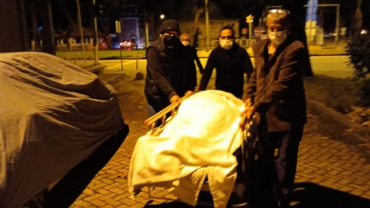 80 yaşındaki yatalak kadının çileli yolculuğu: Eve sedyeyle döndü
