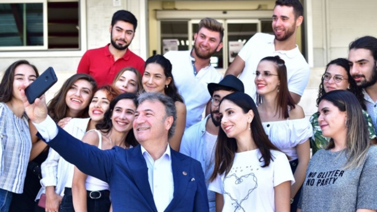 Başkan İduğ İzmir’de sosyal medyanın lideri