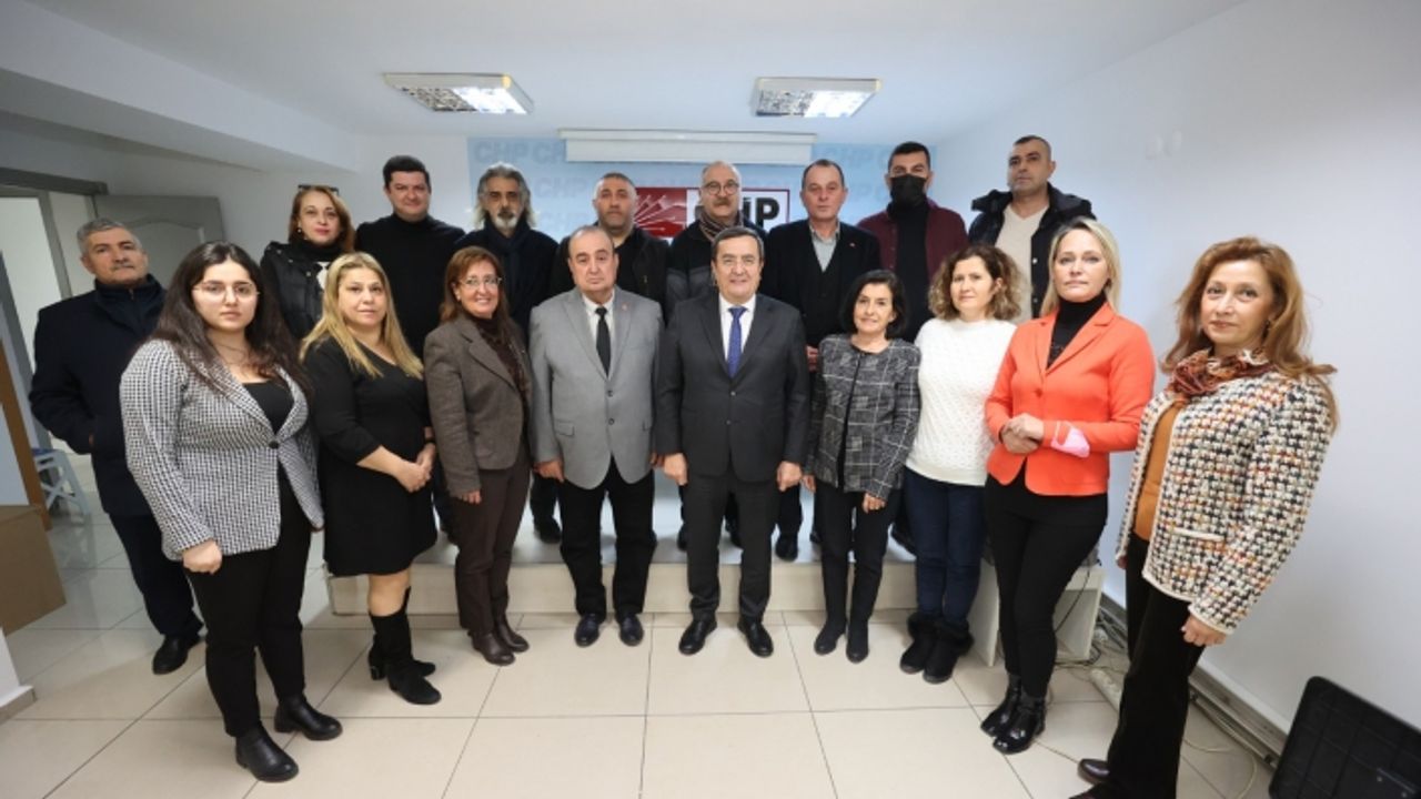 CHP Konak’ın yeni evine; İlk ziyaret Batur’dan