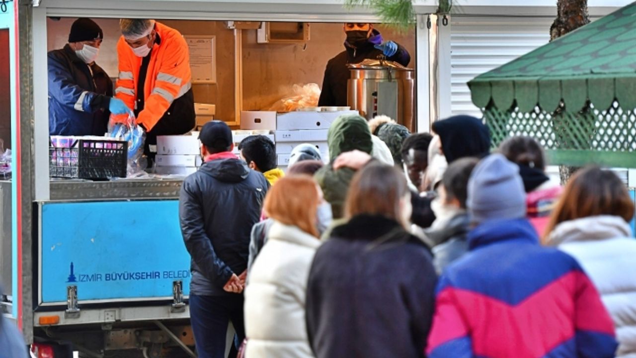 Dört noktada öğrencilere her gün 3 bin kişilik yemek