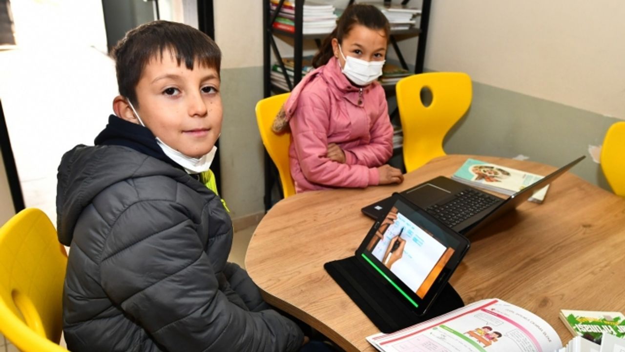 İzmir Büyükşehir Belediyesi 78 köye ücretsiz internet hizmeti veriyor