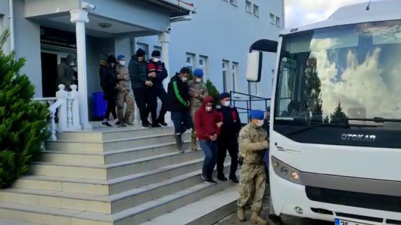 İzmir'de dev uyuşturucu operasyonunda 54 gözaltı