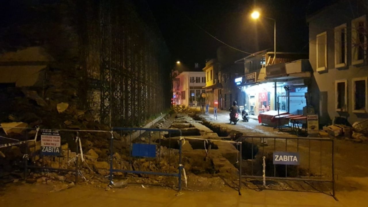 İzmir’de iş yeri büyük gürültüyle çöktü