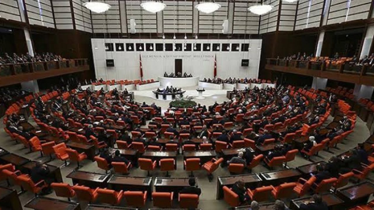 Şirketlere TL'ye dönüşüm desteği Meclis'ten geçti