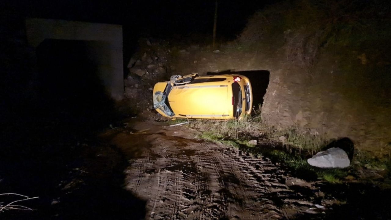 Tire’de taksi uçuruma yuvarlandı: 3 yaralı