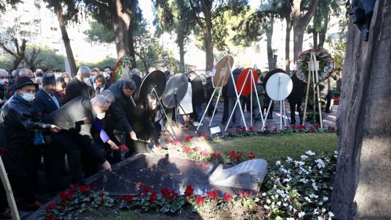 Zübeyde Ana vefatının 99'uncu yıl dönümünde unutulmadı