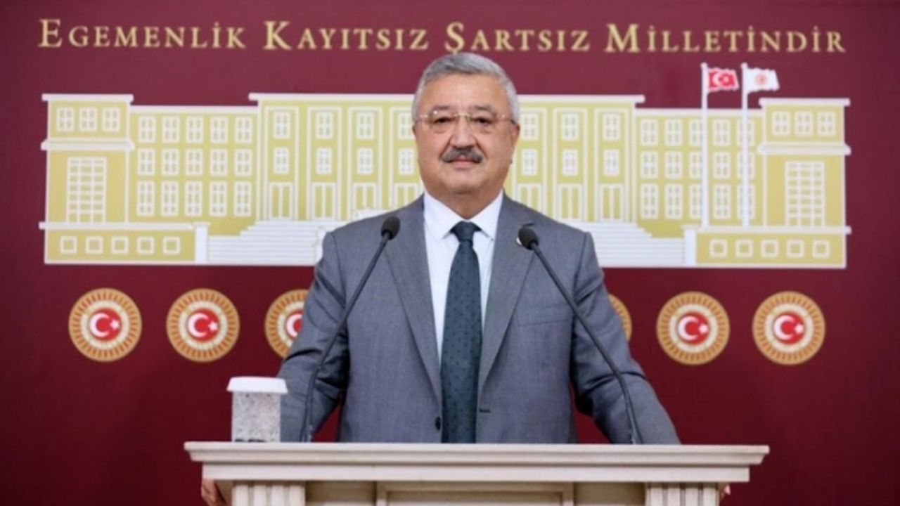 AK Partili Nasır’dan Büyükşehir’e: Olmayan kredi ile İzmirlileri oyaladılar