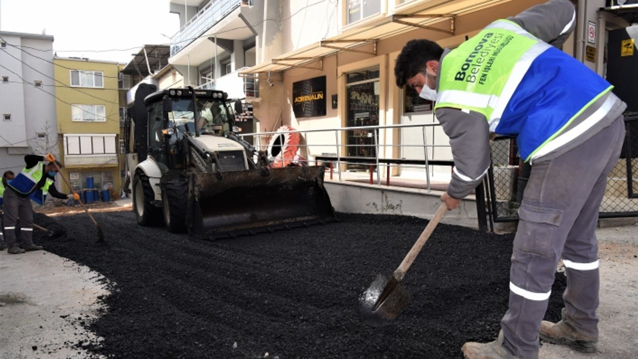Bornova'da üretilen ilk asfalt o mahalleye serildi