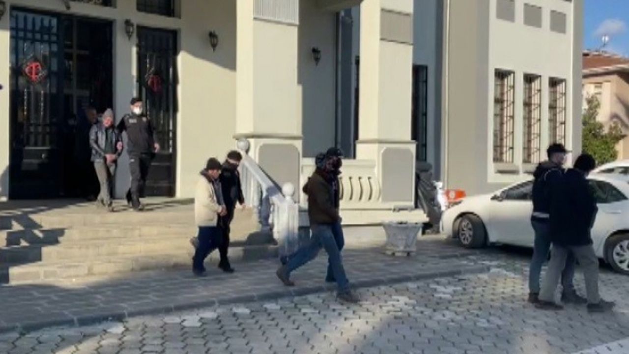 İzmir'de polisten tarihi eser kaçakçılarına operasyon: 9 gözaltı