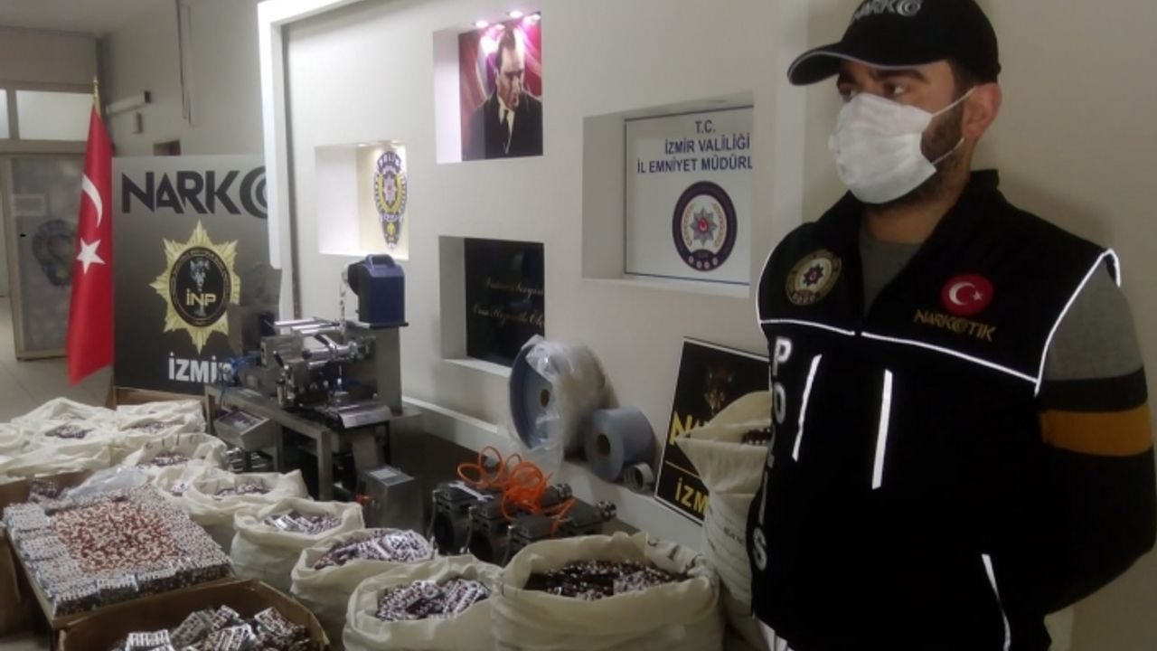 İzmir polisinden sentetik ecza hap üretim deposuna baskın