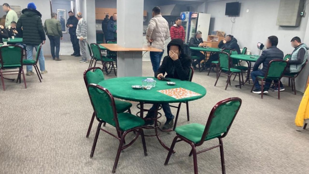 'Özgür Renkler' Derneğine kumar baskını: Suçüstü yakalandılar