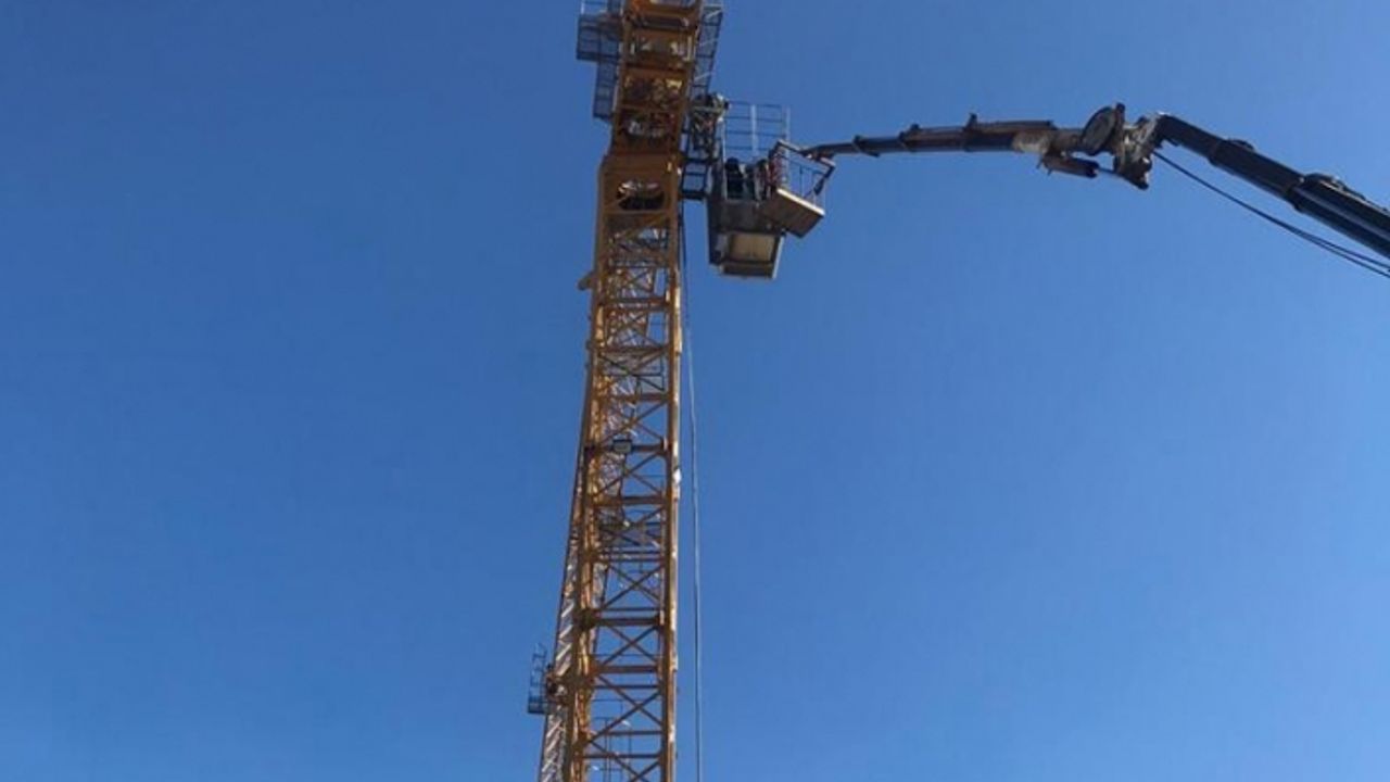 50 metre yükseklikte rahatsızlanınca yardımına itfaiye ekipleri yetişti