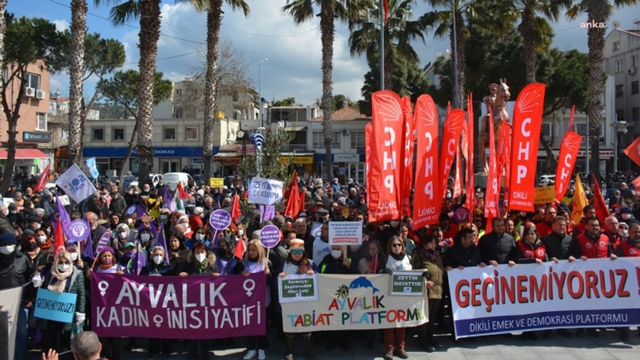 Dikili'de halk sokağa indi: Geçinemiyoruz!