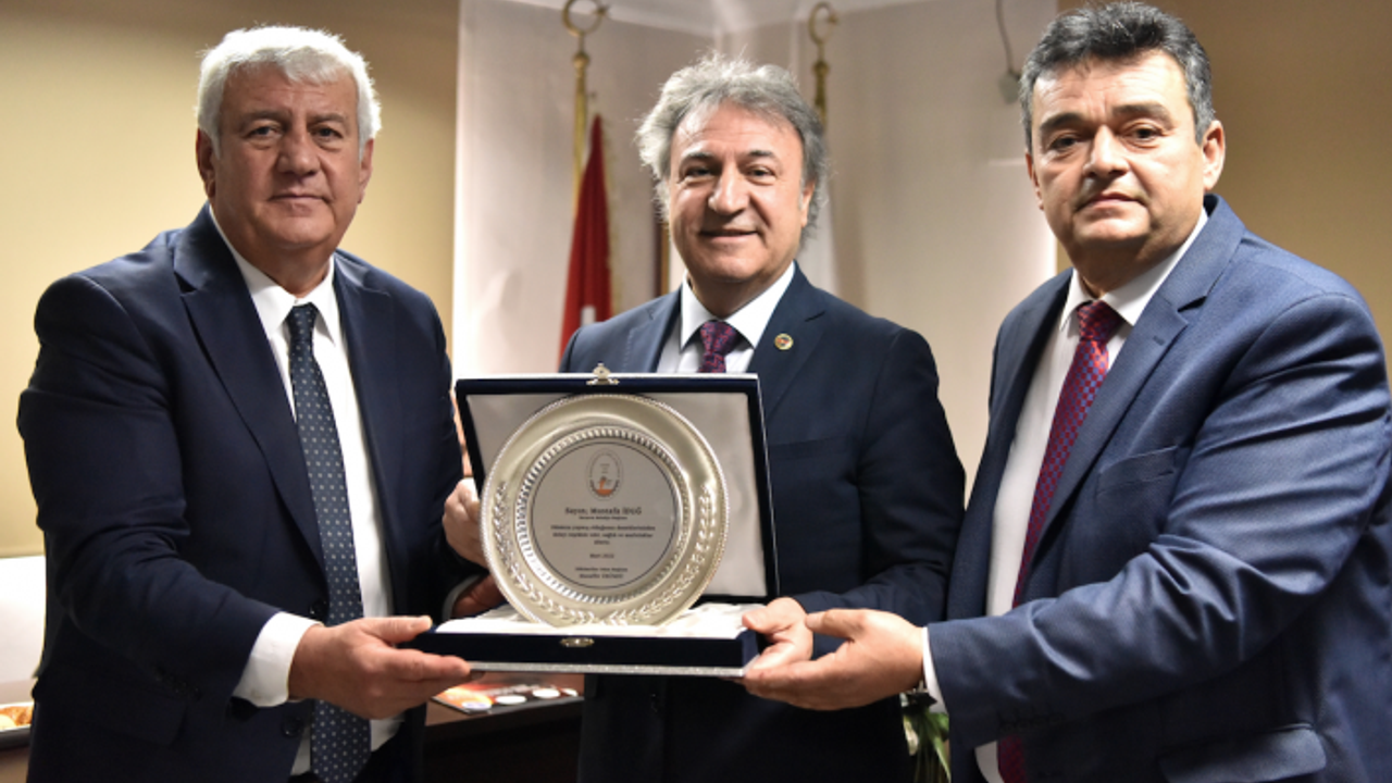 Dökümcü esnafından Başkan İduğ’a plaketli teşekkür