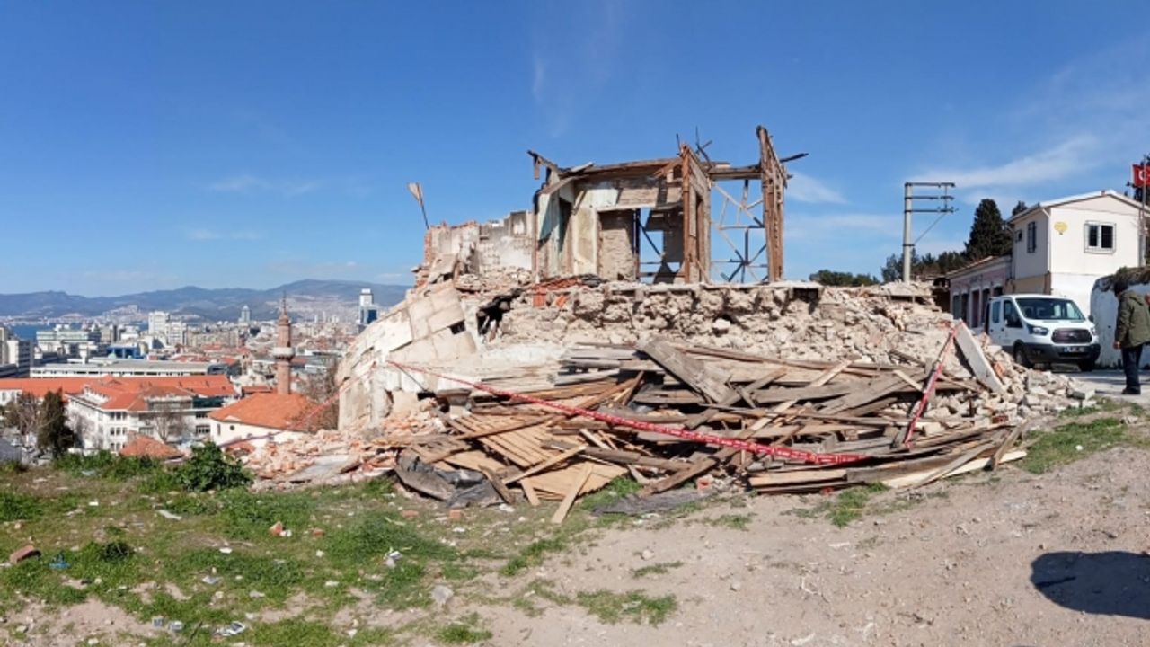 Hurdacının girdiği bina çöktü, enkazdan yaralı olarak çıkarıldı