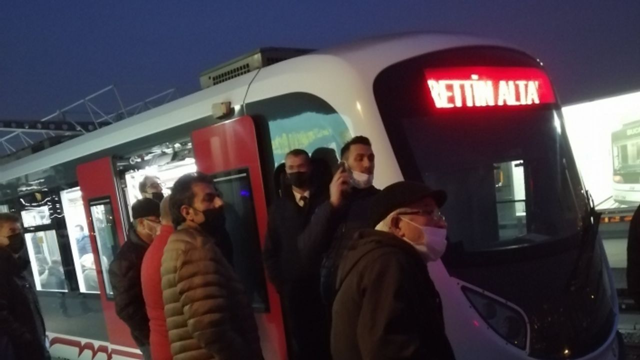 İzmir'de metro seferlerinde arıza nedeniyle aksama